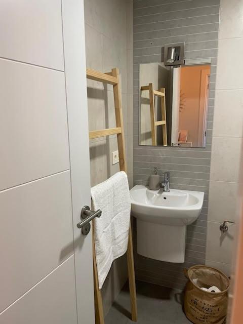 Apartamento A Un Paso De La Playa En Ares Con Piscina Y Parking Exterior foto