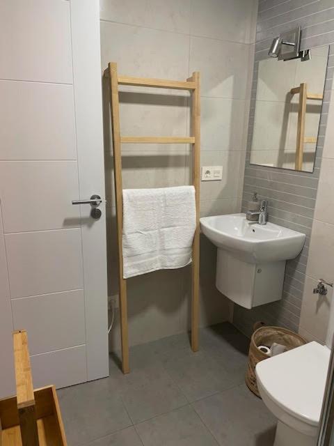 Apartamento A Un Paso De La Playa En Ares Con Piscina Y Parking Exterior foto